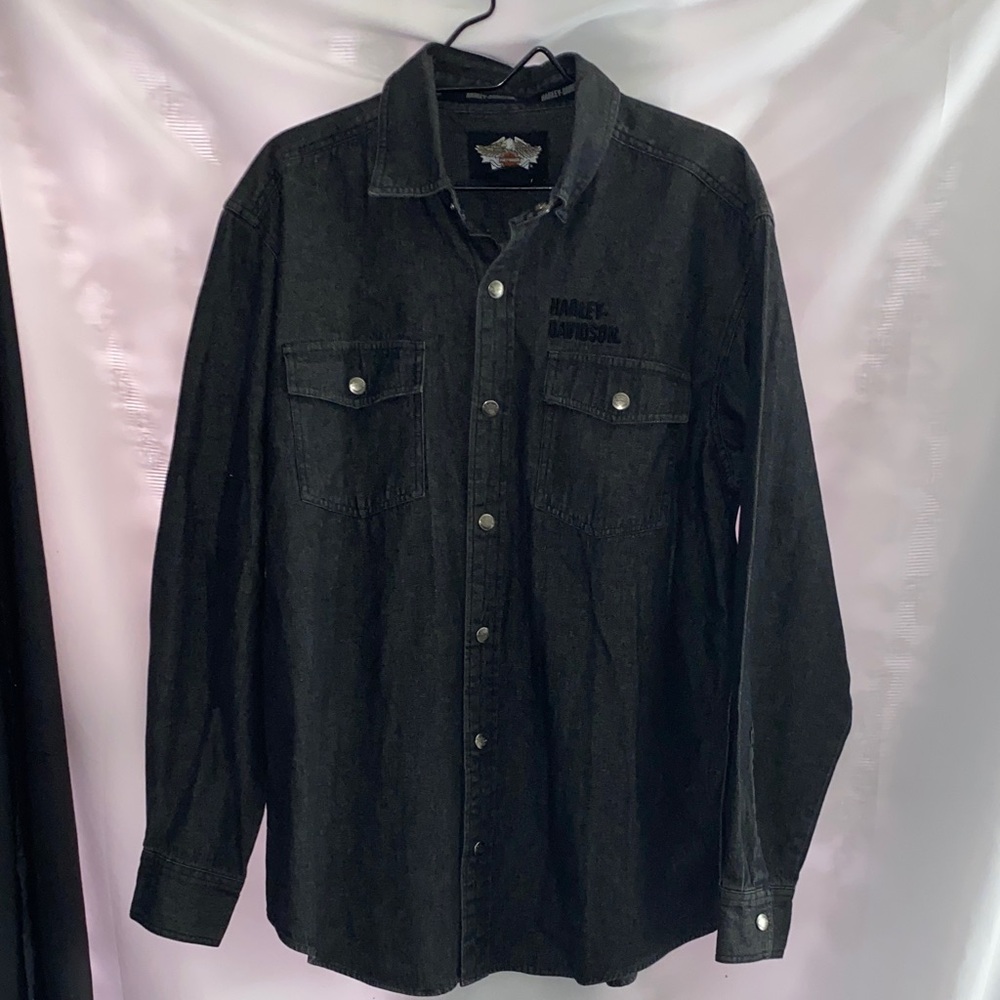 Harley-Davidson size M Charcoal Denim Snap front‎ Shirt. HD skull design on back